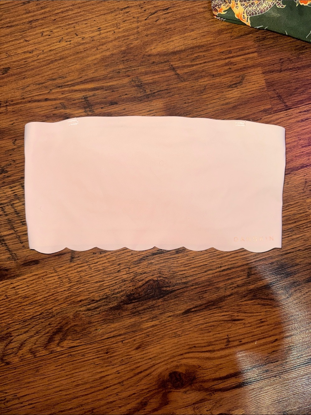 Danskin Scalloped Edge Strapless Bandeau 29.T